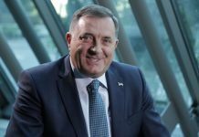 Tradicionalno unesen badnjak u Kabinet srpskog člana Predsjedništva BiH