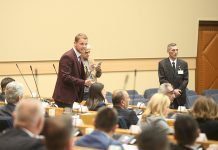 Stanivuković i Vukanović ponovo napravili cirkus od Narodne skupštine