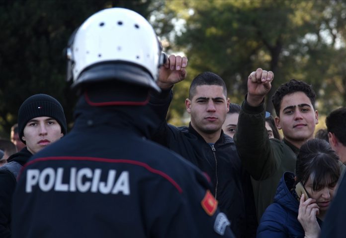 Protesti u Crnoj Gori imovina Srpske crkve