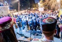 Crna Gora: Na ulicama sve više naroda