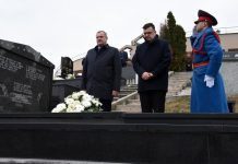 Položeni vijenci na Spomen-kosturnici i na grobnici 12 banjalučkih beba