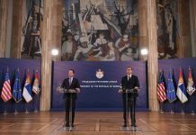 Vučić: Ne prihvatam znak jednakosti između povlačenja priznanja i prištinskih taksi