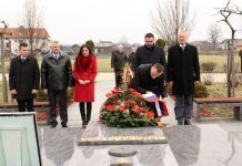 Položeno cvijeće na spomen-obilježje Milanu Jeliću