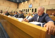 Poslanici SDS-a nisu znali čak ni o čemu raspravljaju