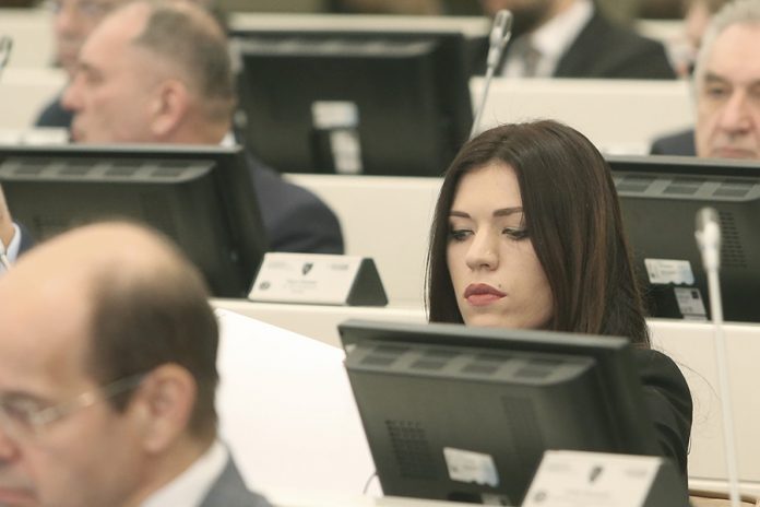 Sanja-Vulic-poslanica-SNSD-a-u-PS-BiH-02-foto-S-PASALIC