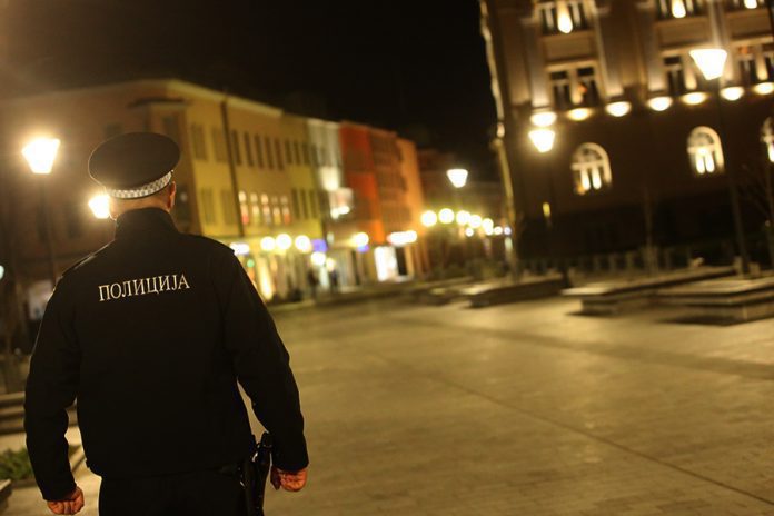 policijski-cas-korona-virus-policija-prazne-ulice-01