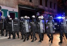 Protesti zbog privođenja sveštenika u više gradova u Crnoj Gori, policija koristila suzavac