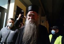 Ukinuti pritvor vladiki Joanikiju i sveštenicima