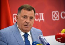 Dodik: Proširiti mjere zaštite na nošenje maski na otvorenom