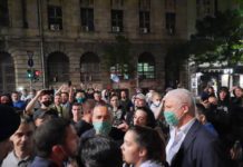 Demonstranti otjerali Tadića: „Spasi Srbiju i ubij se, Borise…“