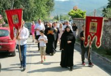 Vladika Dimitrije služio liturgiju u Petropavlovom manastiru: Budimo odgovorni jedni za druge