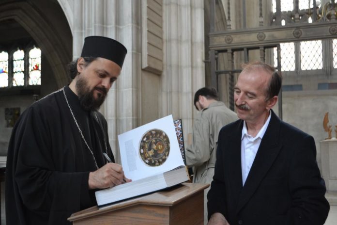 Vladika Maksim knjiga