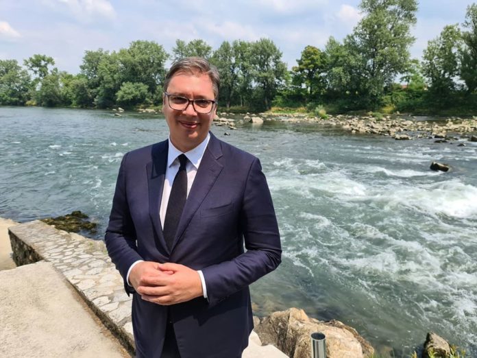 Vucic pored Vrbasa