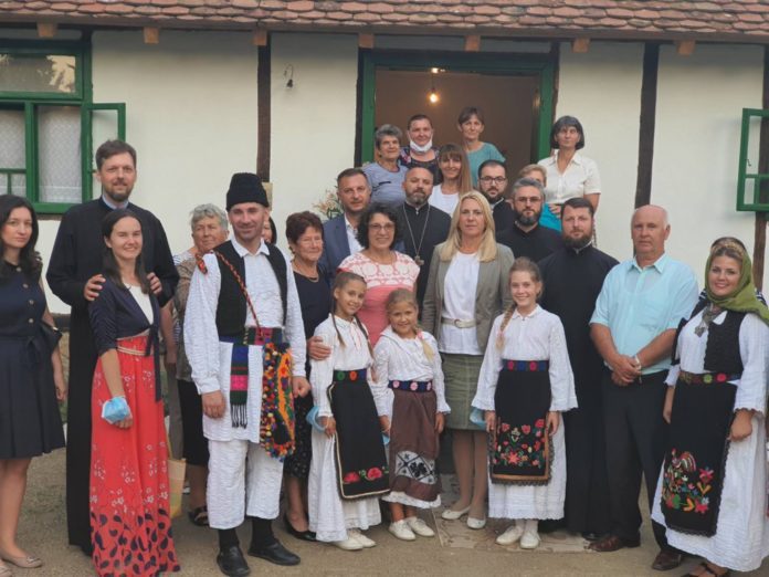Cvijanović u posjeti semberskom etno domaćinstvu u Crnjelovu 19