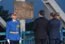 Dodik i Vučić otkrili spomen-ploču na Sremskoj Rači