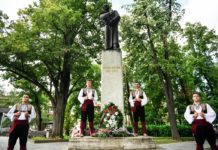 U Banjaluci položeni vijenci na spomenik Petru Kočiću