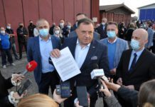Dodik u Prijedoru uručio prva rješenja za legalizaciju zemljišta
