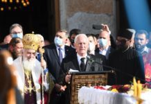 Bećković: Danas počinje novi, vječni život Amfilohija Radovića