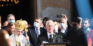 Bećković: Danas počinje novi, vječni život Amfilohija Radovića