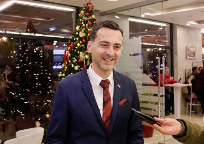 Velibor Milivojevic Ostajte ovdje