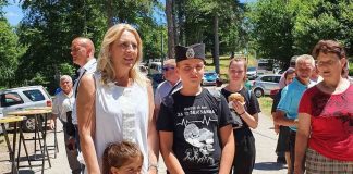 Cvijanović sa učesnicima tradicionalnog „Marša 12 kilometara za 12 zvjezdica“