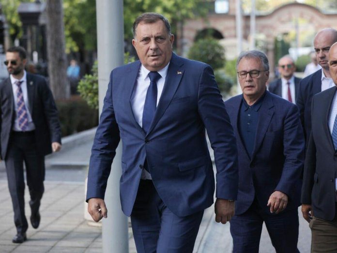 Milorad Dodik na sahrani Lazanskom 1