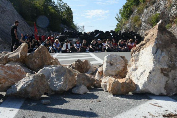 Demonstranti Cetinje blokada 2