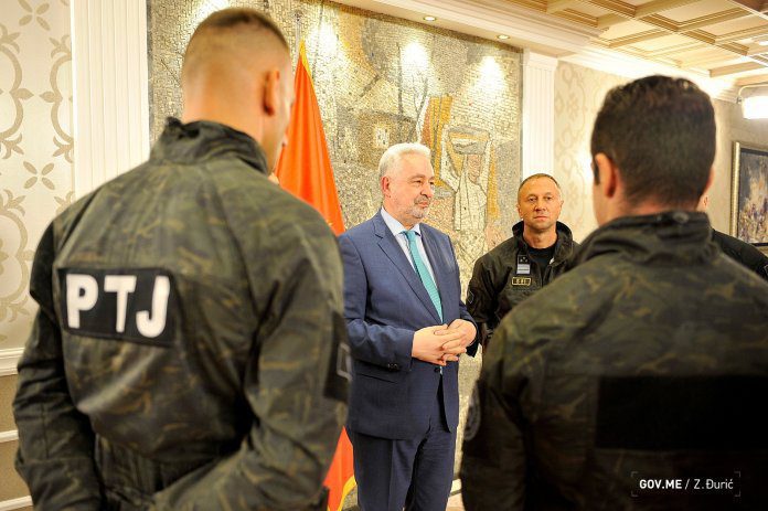 Krivokapic sa pripadnicima bezbjednosnog sektora 4