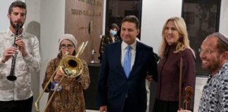 Prijateljski doček za predsjednicu Srpske u Modinu uz srpsko kolo