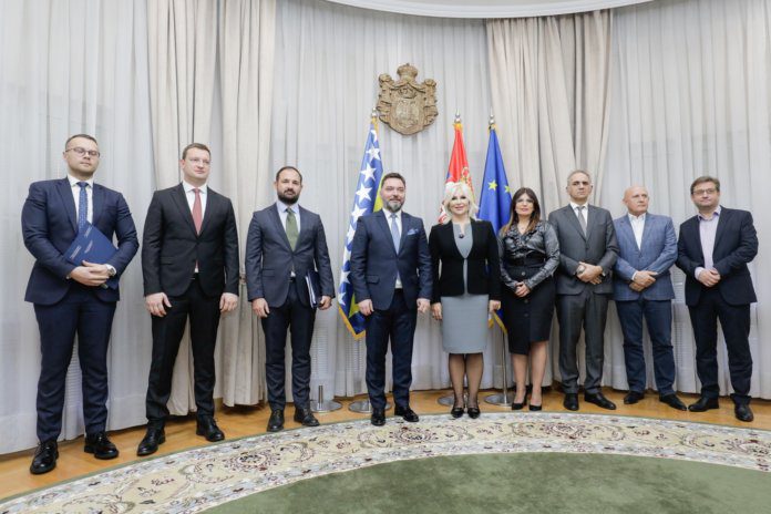 ZAJEDNICKA FOTOGRAFIJA