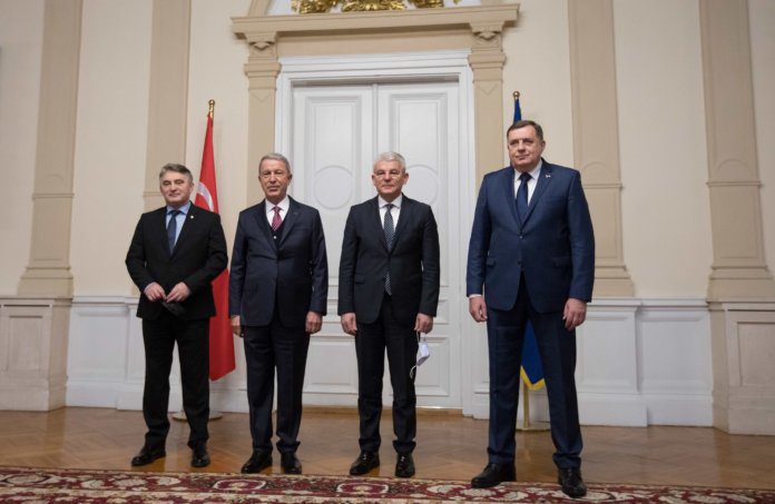 Članovi Predsjedništva BiH sa turskim ministrom odbrane 1