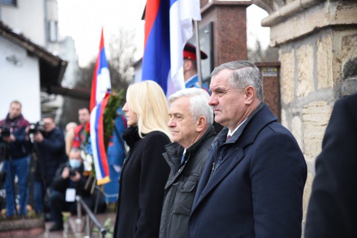 Polaganje vijenaca na Spomenik palim borcima VRS 10