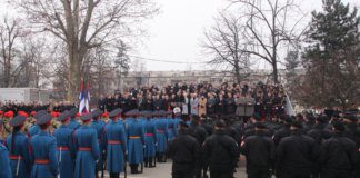 Učesnici svečanog defila otpjevali pjesmu „Pukni zoro“