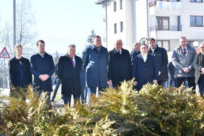 Dodik spomenik Curkinu 1