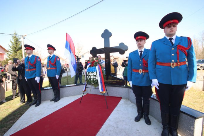 Брод - полагање вијенаца и цвијећа