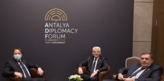 Dodik i Džaferović sa Varheljijem o političkoj situaciji i putu ka EU