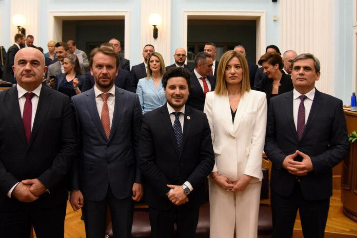 Vlada Crne Gore Abazovic 1