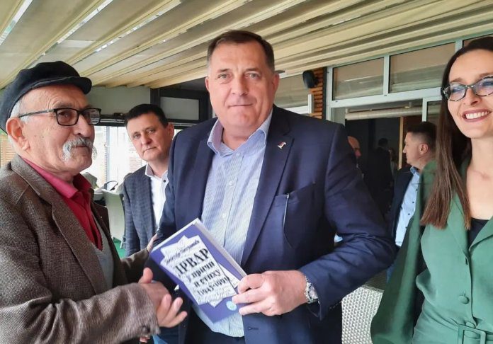 Dodik Runic tribina Drvar 6
