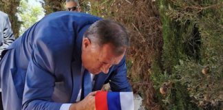 Dodik posjetio grob Arija Livnea: Čovjek koji je volio Srpsku i Banjaluku