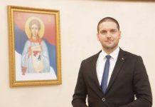 Aulić: Opozicija očajan prognozer – godinama predviđa tuđe padove, a ne primjećuje sopstvene