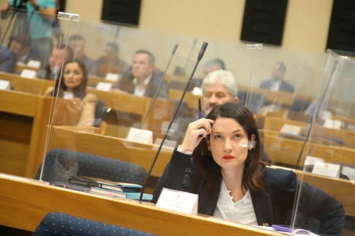Jelena-Trivic-skupstina