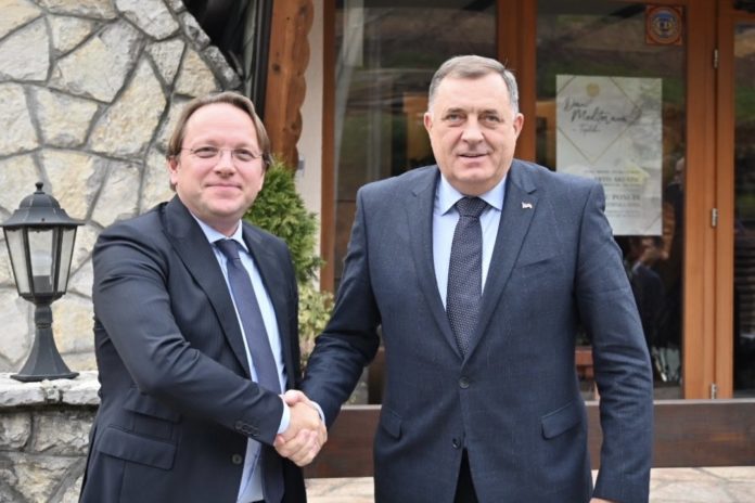 Varhelji Dodik IS