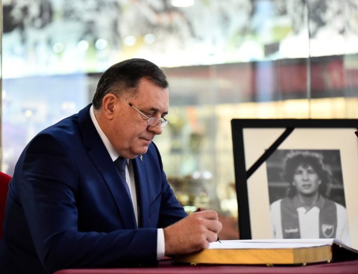 Dodik se upisao u knjigu žalosti povodom smrti Siniše Mihajlovića