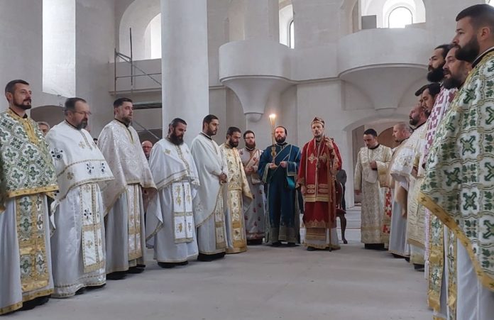 Liturgija u crkvi u Mostaru 1