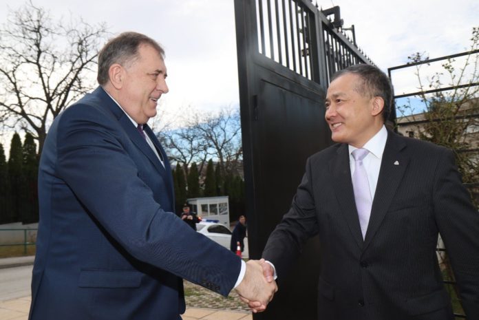 Dodik Ping am1