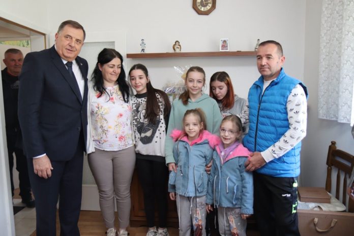 Dodik porodica Badnjar posjeta 10