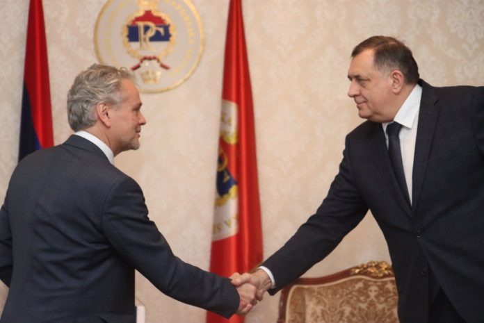 Satler i Dodik M1