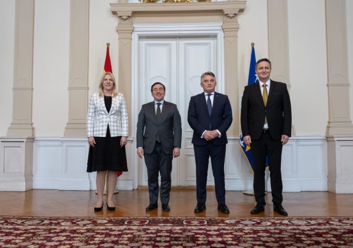 Članovi Predsjedništva sa Buenom 1