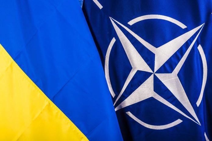 NATO Ukrajina zastave