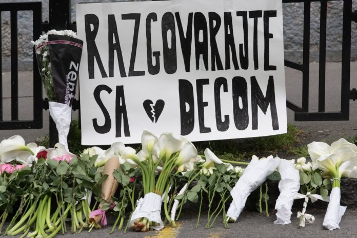 Skola ucenici cvijece